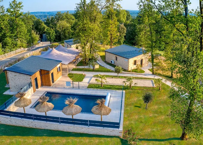 Le Pech Eternel - Acacias * Sarlat-la-Canéda